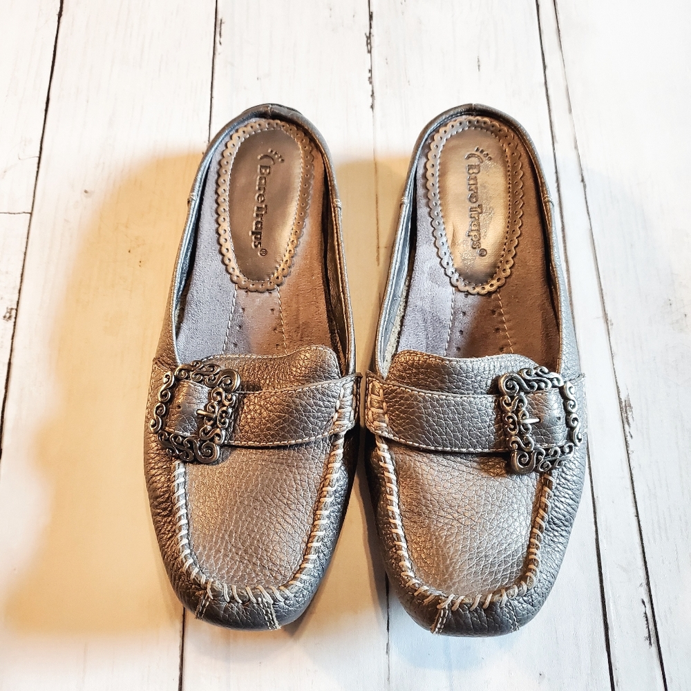 4/$25 Bare Traps Pixy Moccasin Style Mule Pewter